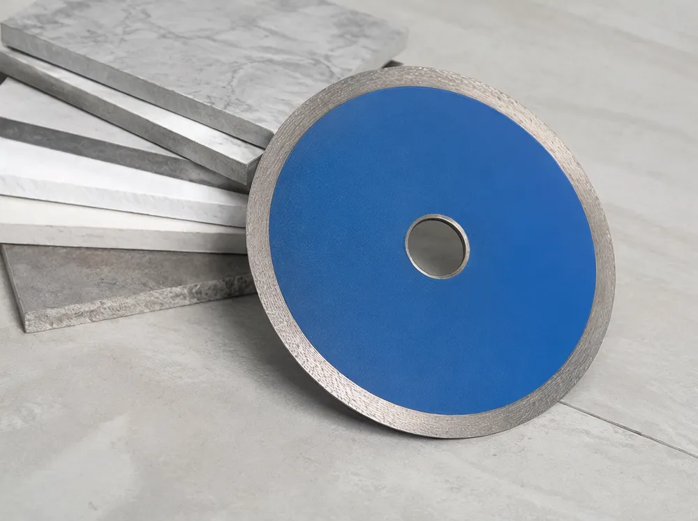 Ceramic diamond cutting disc with continuous rim for chip-free porcelain tile cutting
