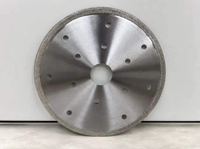 Electroplated diamond blade for thin marble and natural stone veneer cutting