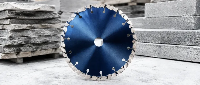 Turbo wave rim diamond blade with undulating geometry for vibration reduction