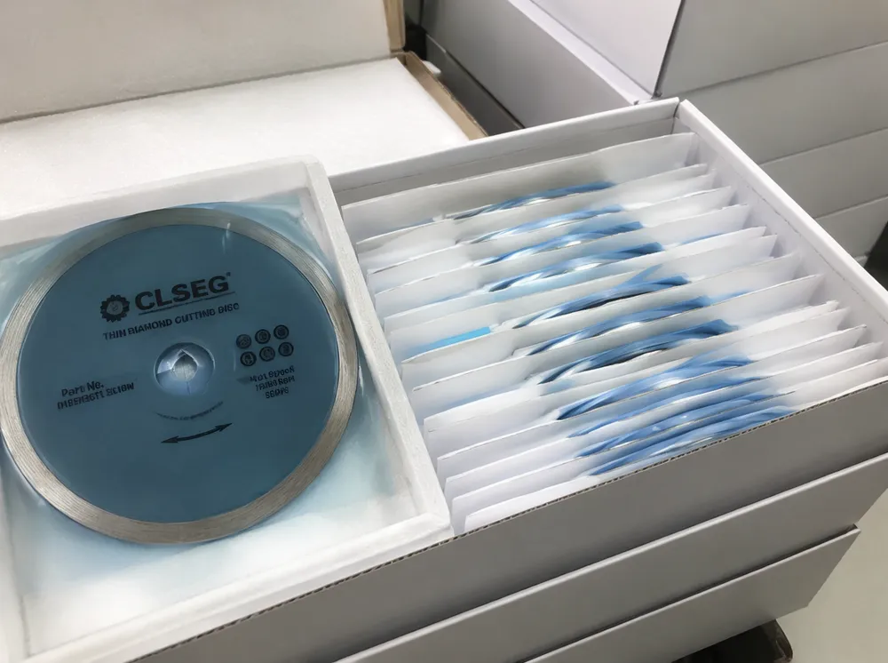 Thin diamond blade packaging with individual separators and foam-lined boxes