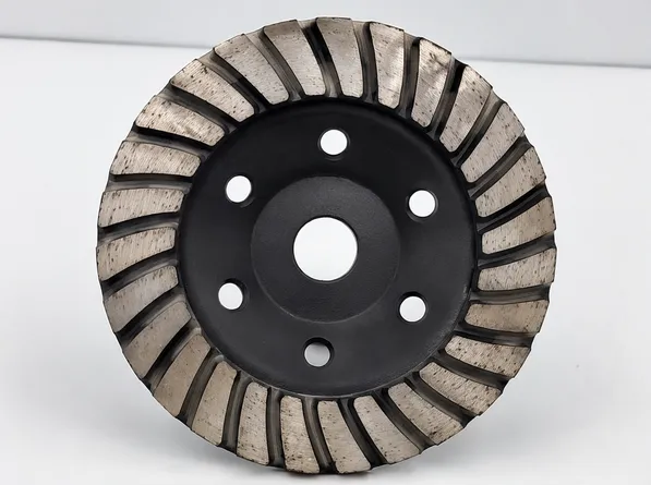 Turbo segment diamond grinding disc with diagonal wavy pattern combining clearance and finish quality