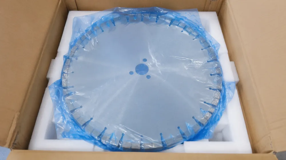 VCI-wrapped quartzite diamond saw blades in reinforced carton packaging