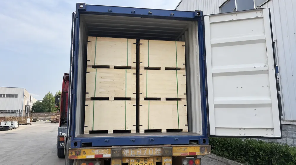 20GP container loaded with quartzite saw blades in wooden crates