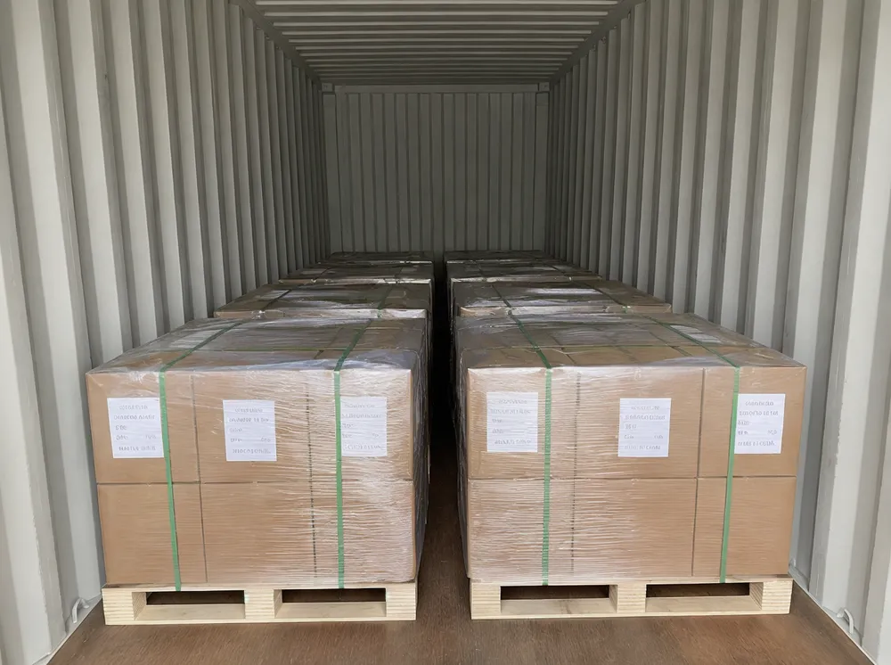 Segmented diamond blades VCI-wrapped and flat-packed on pallets inside a 20GP container