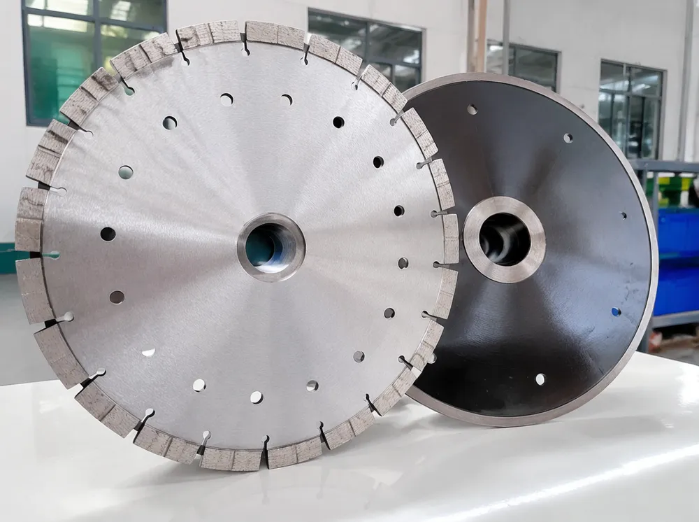 Silent core diamond blade with sandwich steel construction for noise-controlled stone fabrication