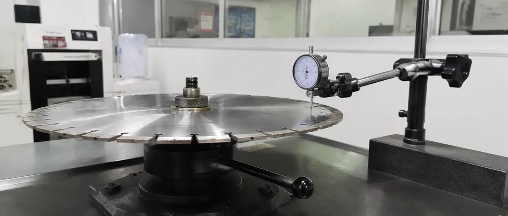 CLSEG quality control runout bench measuring sintered stone blade concentricity