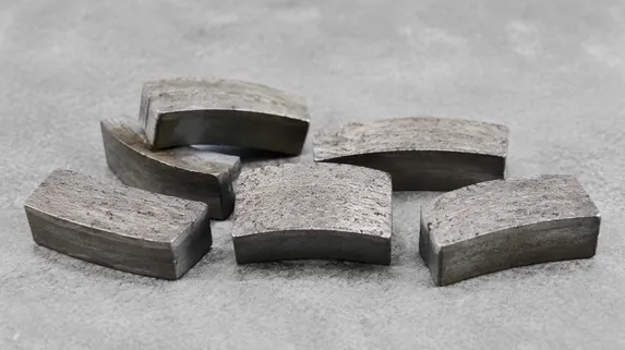 Mid-range bond diamond segment for medium-hard mixed granite